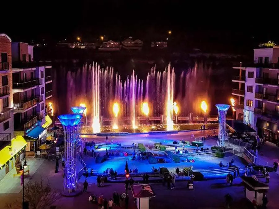 Branson Landing Fire show